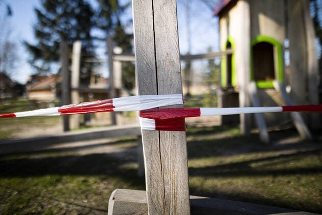 Geschlossener Spielplatz in Kodersdorf, 24.03.2020. Sachsenweit gibt es Ausgangsbeschraenkungen aufgrund der Ausbreitung des Coronaviruses. Kodersdorf Deutschland