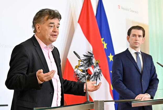 Wien 24.03.2020, Bundeskanzleramt, Wien, AUT, Coronaviruskrise, Oesterreich, Pressekonferenz, Aktuelles zum Coronavirus, im Bild Vizekanzler Werner Kogler (Gruene), Bundeskanzler Sebastian Kurz (OeVP) during a press conference of Austrian Goverment about the Coronavirus Pandemie at the Bundeskanzleramt in Wien, Austria on 2020 03 24.