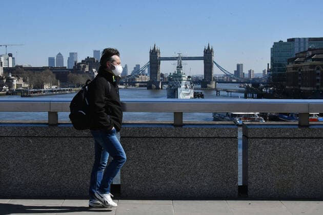People wearing face masks on very quiet London Bridge during Coronavirus outbreak, London, UK . 23 03 2020. London, United Kingdom. Coronavirus outbreak, London.  xNilsxJorgensenx xi-Imagesx IIM-20950-0003