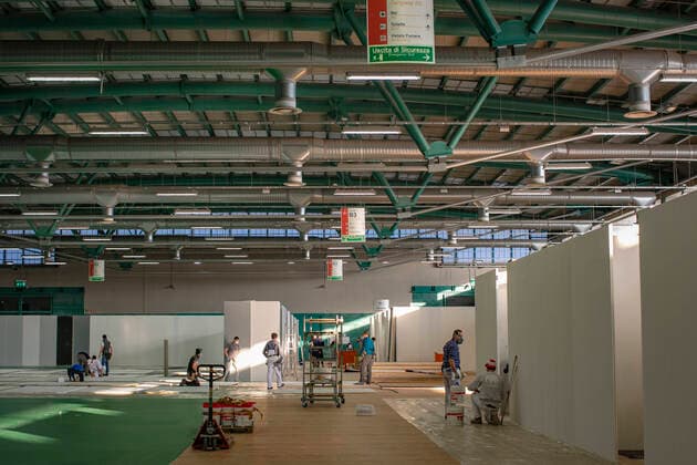 Bergamo Coronavirus - work on the construction of the hospital in Campo dell ANA (national alpine association) in the Fair area continues; (Foto & xa9;Sergio Agazzi Fotogramma, Bergamo - 2020-03-24) p.s. la foto e utilizzabile nel rispetto del contesto in cui e stata scattata, e senza intento diffamatorio del decoro delle persone rappresentate  Copyright: xFotox& xa9;SergioxAgazzix xFOTOGRAMMAx