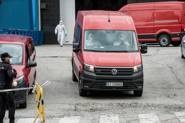 March 24, 2020, Madrid, Spain: Spanish army red vans leaving Palacio de Hielo after dropping the corpses of those killed by the virus..The ice rink of Palacio de Hielo mall (Ice Palace) is used by the Spanish Army as a morgue due to local funeral homes being over capacitated due to COVID-19. Spain plans to continue its quarantine measures at least through April 11. Madrid Spain - ZUMAs197 20200324_zaa_s197_097 Copyright: xBraisxGonzalezxRoucox