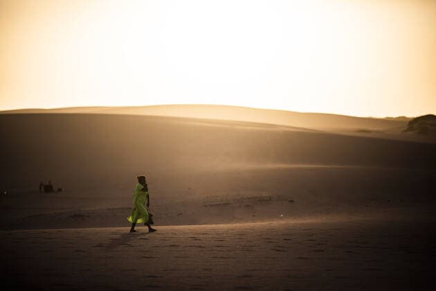 IMAGO Cultures of the world, Wayuu Volk in Kolumbien Eine Frau des indigenen Volkes der Wayuu, aufgenommen in der Wueste La Guajira in Kolumbien, aufgenommen in Faro Punta Gallinas, 02.03.2020. Faro Punta Gallinas Colombia *** A woman of the Wayuu indigenous people, taken in the La Guajira desert in Colombia, photographed in Faro Punta Gallinas, 02 03 2020 Faro Punta Gallinas Colombia Copyright: xFlorianxGaertner photothek.netx