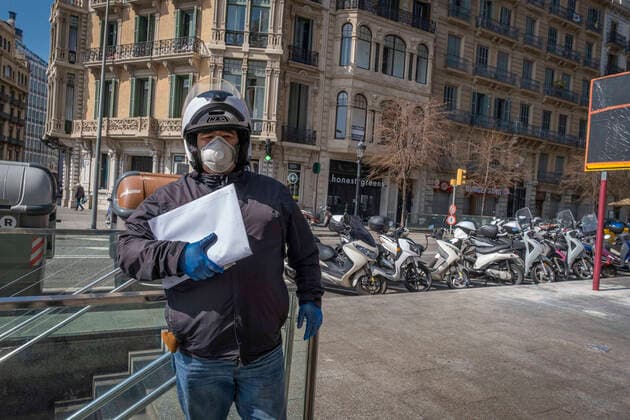 March 24, 2020, Barcelona, Catalonia, Spain: A delivery courier is seen wearing a mask as a preventive measure, during the period of confinement..Barcelona faces its tenth day of confinement decreed by the Government of Spain due to the spread of the coronavirus. Barcelona Spain - ZUMAs197 20200324_zaa_s197_123 Copyright: xPacoxFreirex