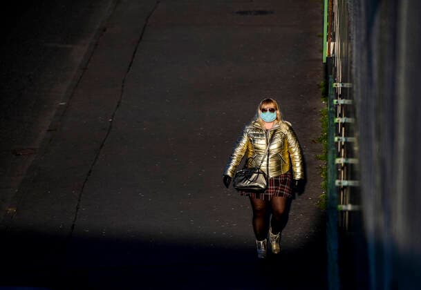 News Bilder des Tages Woman wears a face mask in Cerny most underground station in Prague, Czech Republic, March 24, 2020. (CTKxPhoto RomanxVondrous) CTKPhotoP202003241028901 vnd 4