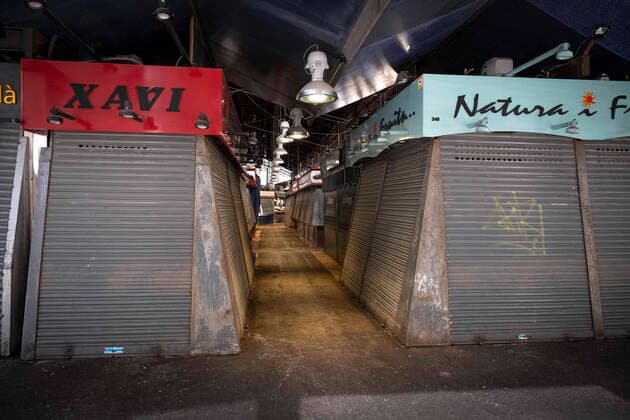 March 24, 2020, Barcelona, Catalonia, Spain: La Boqueria central market stores closed during the period of confinement..Barcelona faces its tenth day of confinement decreed by the Government of Spain due to the spread of the coronavirus. Barcelona Spain - ZUMAs197 20200324_zaa_s197_136 Copyright: xPacoxFreirex