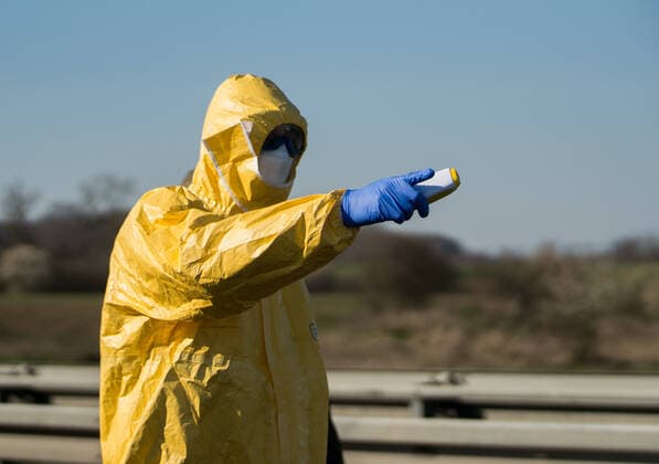 News Bilder des Tages Sanitary Control Point at the Polish-German border in Kolbaskowo Sanitary Control Point at the Polish-German border on March 24, 2020 in Kolbaskowo, Poland Soldiers and members of sanitary services check all the returning drivers due to the coronavirus outbreak. EN_01420817_0036 