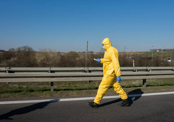 Sanitary Control Point at the Polish-German border in Kolbaskowo Sanitary Control Point at the Polish-German border on March 24, 2020 in Kolbaskowo, Poland Soldiers and members of sanitary services check all the returning drivers due to the coronavirus outbreak. EN_01420817_0041 