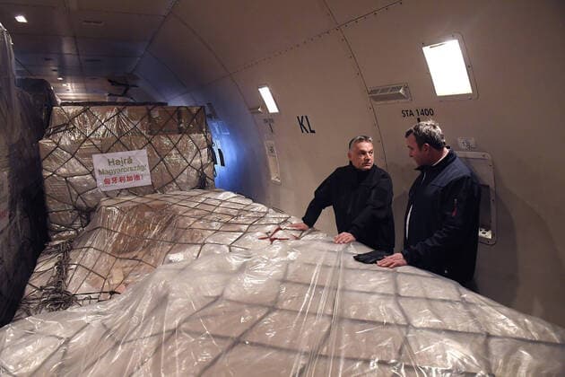 (200324) -- BUDAPEST, March 24, 2020 (Xinhua) -- Hungarian Prime Minister Viktor Orban (L) inspects medical supplies from China inside a charter airplane at the Budapest Liszt Ferenc International Airport in Budapest, Hungary, on March 24, 2020. A new shipment from China, carrying supplies purchased by the Hungarian government to battle the COVID-19, arrived at the airport on Tuesday. (Tamas Kovacs MTI Handout via Xinhua) HUNGARY-BUDAPEST-COVID-19-MEDICAL SUPPLIES FROM CHINA-ARRIVAL 