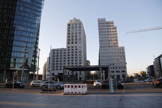 Blick auf das Ritz Carlton am Potsdamer Platz während der Corona-Pandemie am 24.03.2020 in Berlin