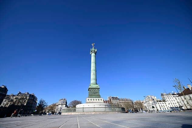 Place de la Bastille vide NEWS : COVID 19 a Paris - 24 03 2020 JBAutissier Panoramic 