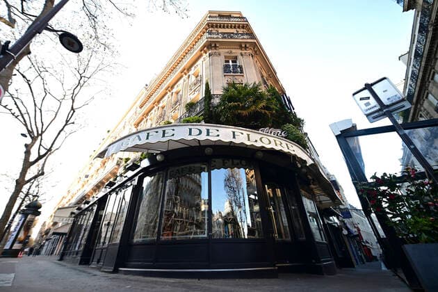 Ambiance a St Germain des Pres - Cafe de Flore ferme NEWS : COVID 19 a Paris - 24 03 2020 JBAutissier Panoramic 
