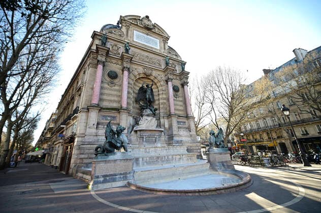 Fontaine de St Michel NEWS : COVID 19 a Paris - 24 03 2020 JBAutissier Panoramic 