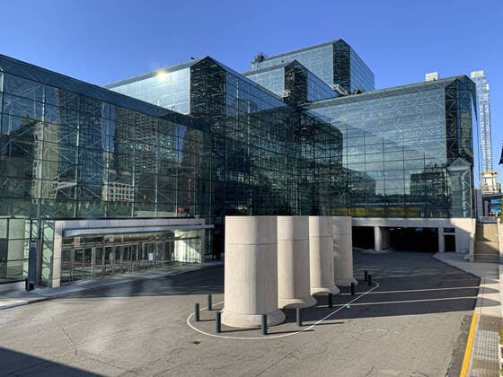 March 24, 2020, International, New York, USA: (NEW)..Javits center to be 2000-bed hospital complex for COVID-19.March 24,2020,New York,USA:New York Governor Andrew Cuomo will convert the javits convention center into a 2,000-bed hospital complex to treat coronavirus patients and has been in full swing since Monday (23)...Credit: Thenews2 International - ZUMAn293 20200324_znp_n293_067 Copyright: xNiyixFotex