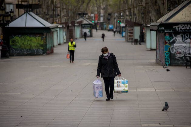 March 24, 2020, Barcelona, Catalonia, Spain: A woman walks the Rambla in Barcelona carrying goods. SpainÃ¢â‚¬â ¢s coronavirus victims rise by 514 in a day, with 2,700 dead and nearly 40,000 infections Barcelona Spain - ZUMAb137 20200324_zap_b137_018 Copyright: xJordixBoixareux