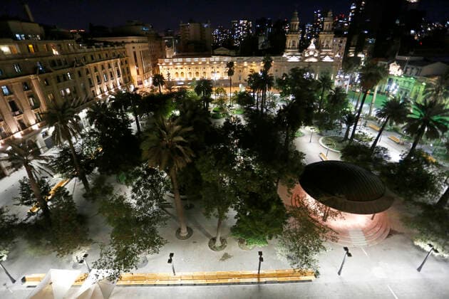 Santiago 24 March 2020 Plaza de Armas during the third night of curfew for the global coronavirus pandemic Marcelo Hernandez Aton Chile, Santiago Chile Aton 407275  Copyright: MARCELOxHERNANDEZ ATONxCHILE