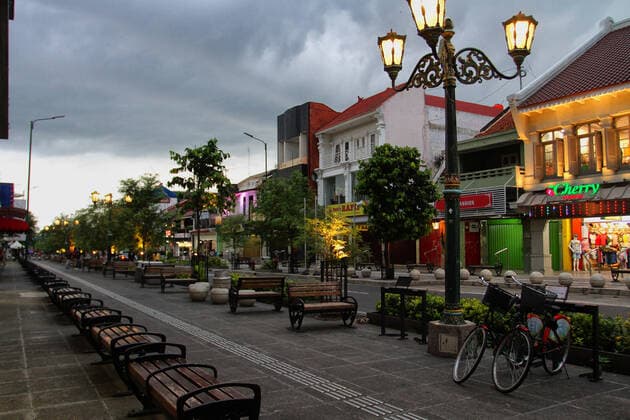 Covid 19 hit tourism in Yogyakarta, Indonesia. Taken picture at Malioboro Street is an icon of tourism in the Yogyakarta, Indonesia is devoid of tourist visits due to the spread of corona virus (Covid-19), on March 24, 2020. Usually the road is filled with thousands of domestic and foreign tourists every day. (Photo by Devi Rahman INA Photo Agency imago images) 