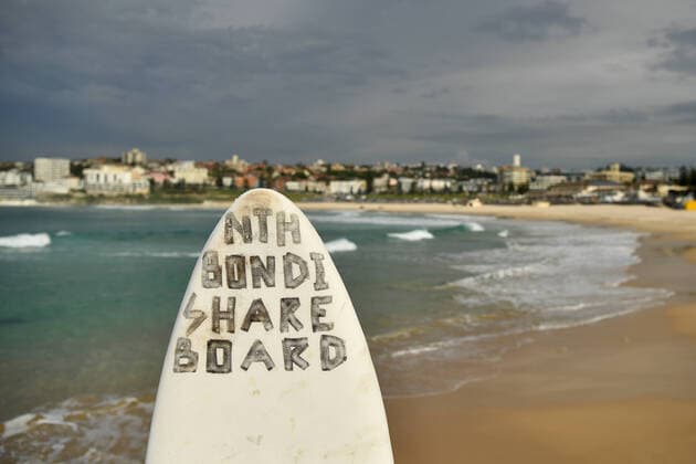 AUSTRALIA CORONAVIRUS COVID-19, Signage at the closed off Bondi Beach in Sydney, Tuesday, March 24, 2020. A shutdown of non-essential services is in effect Australia wide in a bid to slow the spread of the coronavirus (COVID-19) disease, with the state of NSW recording 818 positive tested cases. ( NO ARCHIVING, EDITORIAL USE ONLY, NO USE IN BOOKS WITHOUT CONSENT SYDNEY NSW AUSTRALIA  Copyright: xJOELxCARRETTx 20200325001459266603