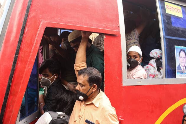 Bangladesh: COVID-19 emergency in Dhaka City People wear facemasks as they leaving capital city from Gulistan Bus Terminal because of amid spread of the COVID-19. Death toll raised to 4 and 39 people were reported infected by COVID-19 till now. Dhaka Dhaka Bangladesh Copyright: Md.xRakibulxHasan