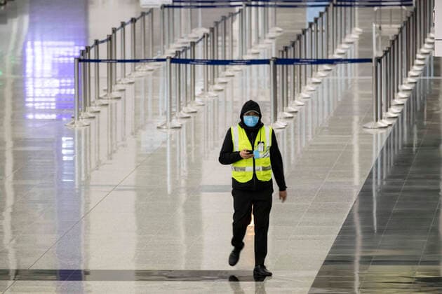 March 25, 2020, Hong Kong, China: Airport staff member wearing protective face mask as a precaution against the spread of Coronavirus seen at the Hong Kong international airport..Temporally 14 days new measures in response to the latest situation of COVID-19 started on March 25, 2020, including compulsory quarantine for HK residents; Stop entry for non-Hong Kong residents from overseas and suspend all transit services along with limited service provided from the airport shops and restaurants. Hong Kong China - ZUMAs197 20200325_zaa_s197_006 Copyright: xMayxJamesx