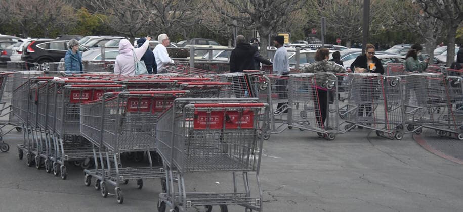 Hundreds of local seniors wait in line as Costco opens up a hour early for them to shop for the first time Tuesday, March 24,2020. Van Nuys CA USA. Costco will be open Tuesdays and Thursday at 8-9am to help the 65 and over people to help them get what they need. Van Nuys USA - ZUMAbl1_ 20200324_zaf_bl1_001 Copyright: xGenexBlevinsx