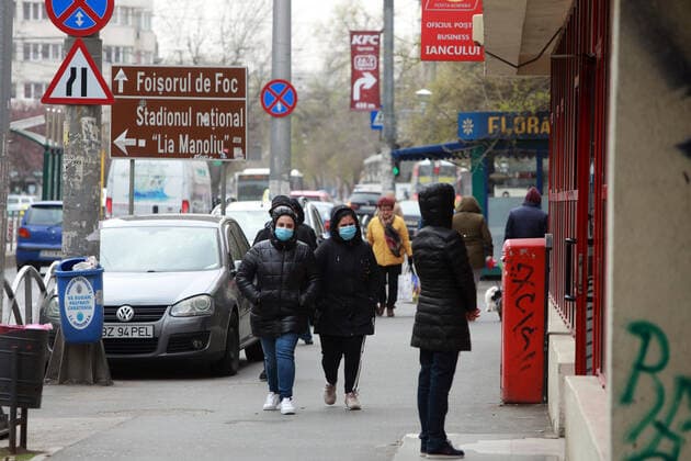 (200325) -- BUCHAREST, March 25, 2020 (Xinhua) -- People walk on a street in Bucharest, Romania, March 24, 2020. Romanian President Klaus Iohannis on Tuesday announced a nationwide lockdown from Wednesday morning with only a few exceptions, in a latest move to contain the COVID-19 epidemic. Romania reported 186 more COVID-19 cases on Tuesday, bringing its total to 762. (Photo by Gabriel Petrescu Xinhua) ROMANIA-BUCHAREST-COVID-19-LOCKDOWN 