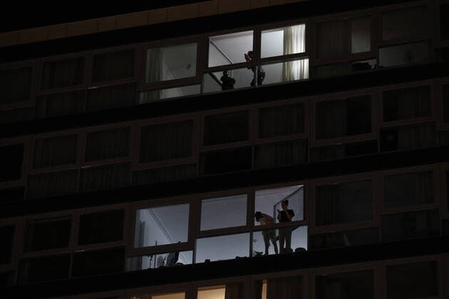 (200325) -- BRUSSELS, March 25, 2020 -- People applause at their balcony to show respect to the people working at the frontline combating the COVID-19 pandemic in Brussels, Belgium, March 24, 2020. ) BELGIUM-BRUSSELS-COVID-19-CITIZENS ZhengxHuansong 