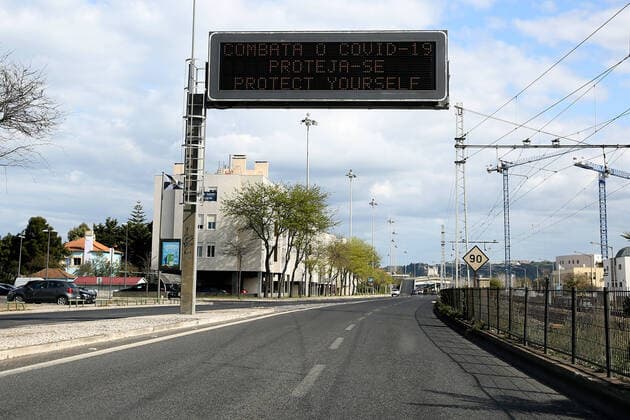 (200325) -- LISBON, March 25, 2020 -- A coronavirus prevention sign is displayed on a screen at a street in Lisbon, Portugal on March 24, 2020. COVID-19, caused by the novel coronavirus, has infected 2,362 people and killed 33 in Portugal, according to the latest from the health authorities. (Photo by Xinhua) PORTUGAL-LISBON-COVID-19 PedroxFiuza 