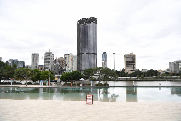 AUSTRALIA CORONAVIRUS COVID-19, A sign reading Beach Closed is seen at South Bank beach which has been closed to the public in Brisbane, Wednesday, March 25, 2020. A shutdown of non-essential services as well as domestic and international travel restrictions are in effect Australia wide in a bid to slow the spread of the COVID-19 coronavirus. ( NO ARCHIVING, EDITORIAL USE ONLY, NO USE IN BOOKS WITHOUT CONSENT BRISBANE QUEENSLAND AUSTRALIA  Copyright: xDANxPELEDx 20200325001459474349