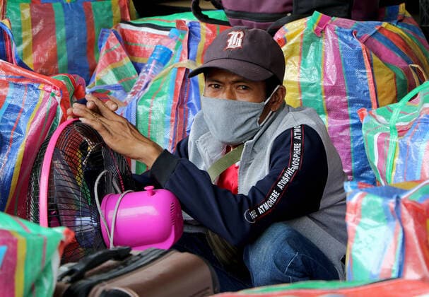 March 25, 2020, Bangkok, Thailand: A migrant worker sits as he wait to leave from city at Bus Terminal in Bangkok on March 25, 2020. The government will declare an emergency and introduce new measures to combat the coronavirus disease 2019 (Covid-19) on Thursday26 March 2020, Prime Minister Prayut Chan-o-cha said. Bangkok Thailand - ZUMAu103 20200325_zia_u103_001 Copyright: xUrdeexImagex