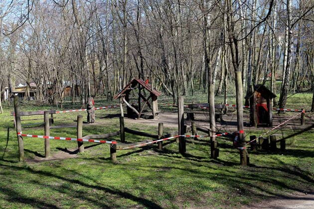Gesperrter Spielplatz aufgrund der Verbreitung des Coronavirus, Potsdam, 24. März 2020. Coronavirus: Gesperrte Spielplätze in Potsdam