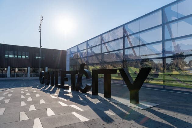 Metzingen Themenbild Corona Virus, Outletcity Metzingen, Gesiterstadt, Menschen leer, 24.03.2020 Hugo-Boss-Platz 1, Themenbild Corona Virus, Outletcity Metzingen, Geisterstadt, Menschen leer, 24.03.2020, Copyright: xEibner-Pressefoto SaschaxWaltherx EP_swa