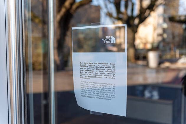 Metzingen Themenbild Corona Virus, Outletcity Metzingen, Gesiterstadt, Menschen leer, 24.03.2020 Outletcity, The North Face geschlossen, closed, Themenbild Corona Virus, Outletcity Metzingen, Geisterstadt, Menschen leer, 24.03.2020, Copyright: xEibner-Pressefoto SaschaxWaltherx EP_swa