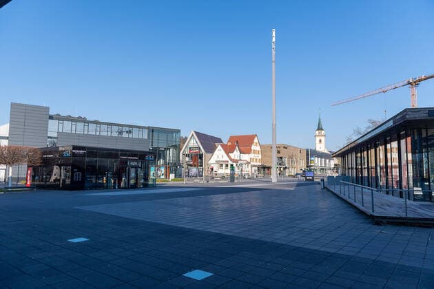 Metzingen Themenbild Corona Virus, Outletcity Metzingen, Gesiterstadt, Menschen leer, 24.03.2020 Outletcity, Themenbild Corona Virus, Outletcity Metzingen, Geisterstadt, Menschen leer, 24.03.2020, Copyright: xEibner-Pressefoto SaschaxWaltherx EP_swa