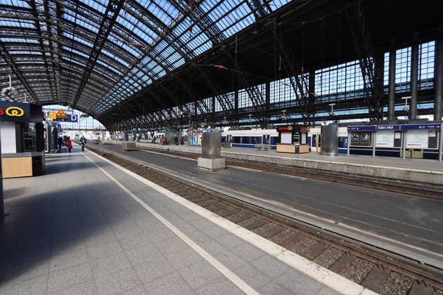 Köln Themenfoto: Corona, Menschenleeres Koeln, 24.03.2020 Menschenleere Bahnsteige im Kölner Hauptbahnhof, Themenfoto: Corona Shutdown, Koeln - Copyright: xAugstx xEibner-Pressefotox EP_jat