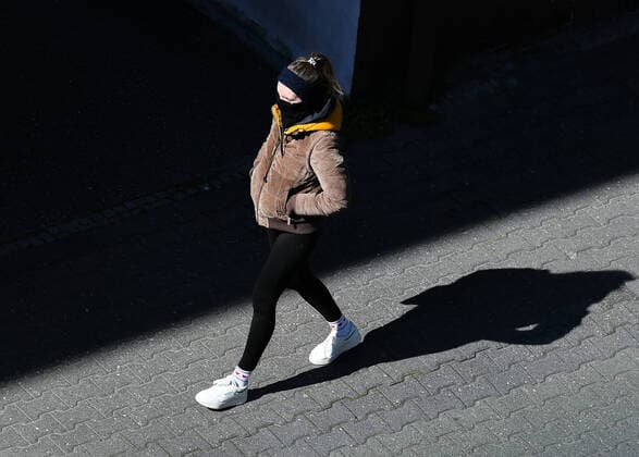 (200325) -- FRANKFURT, March 25, 2020 -- A woman with a facial mask walks on a street in Frankfurt, Germany, March 24, 2020. Germany s confirmed cases of COVID-19, the disease caused by the novel coronavirus increased by 4,764 within one day to 27,436 on Tuesday, the Robert Koch Institute (RKI) announced Tuesday. So far, Germany has recorded 114 deaths as of Tuesday, according to RKI, the federal government agency and research institute responsible for disease control and prevention. ) GERMANY-FRANKFURT-COVID-19 LuxYang