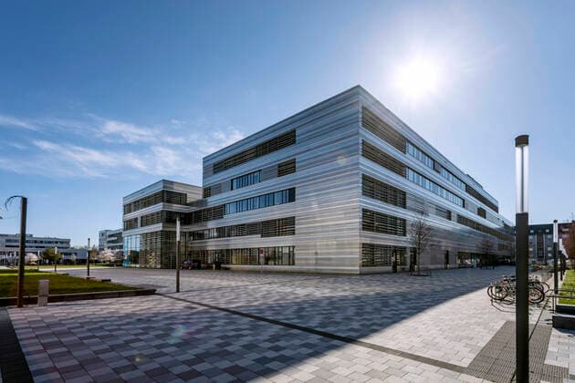 Allgemeine Schutzmaßnahmen zur Bekämpfung der Coronavirus Pandemie, die Hochschule Düsseldorf ÐÊHSD ÐÊhat deswegen geschlossen, der Campus leer und verlassen