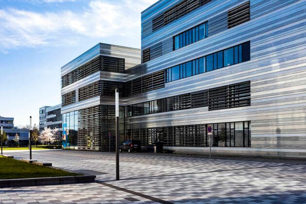Allgemeine Schutzmaßnahmen zur Bekämpfung der Coronavirus Pandemie, die Hochschule Düsseldorf ÐÊHSD ÐÊhat deswegen geschlossen, der Campus leer und verlassen