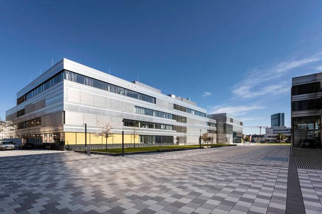 Allgemeine Schutzmaßnahmen zur Bekämpfung der Coronavirus Pandemie, die Hochschule Düsseldorf ÐÊHSD ÐÊhat deswegen geschlossen, der Campus leer und verlassen