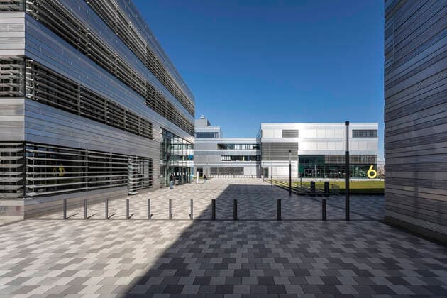 Allgemeine Schutzmaßnahmen zur Bekämpfung der Coronavirus Pandemie, die Hochschule Düsseldorf ÐÊHSD ÐÊhat deswegen geschlossen, der Campus leer und verlassen