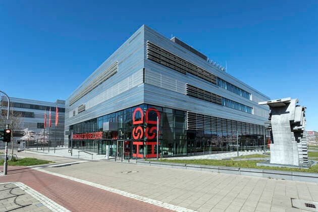 Allgemeine Schutzmaßnahmen zur Bekämpfung der Coronavirus Pandemie, die Hochschule Düsseldorf HSD hat deswegen geschlossen, der Campus leer und verlassen