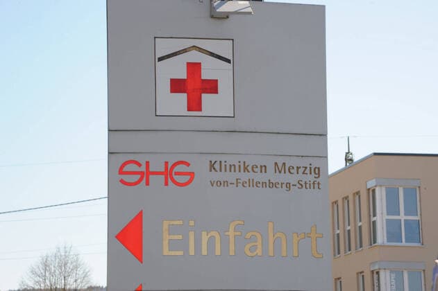 Die SHG Klinik Merzig am Dienstag (24.02.2020) in Merzig. Die Corona Partienten werden in einem Zelt voruntersucht, bevor sie in das Krankenhaus gebracht werden.