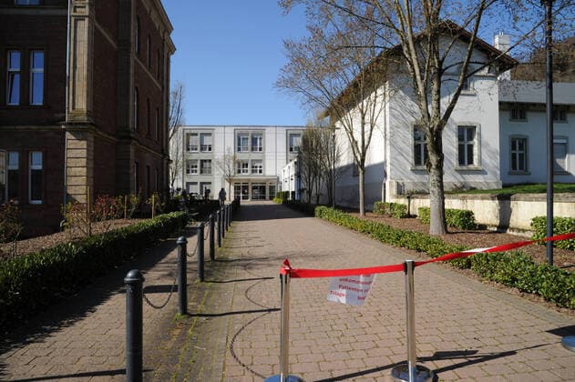 Die SHG Klinik Merzig am Dienstag (24.02.2020) in Merzig. Die Corona Partienten werden in einem Zelt voruntersucht, bevor sie in das Krankenhaus gebracht werden.
