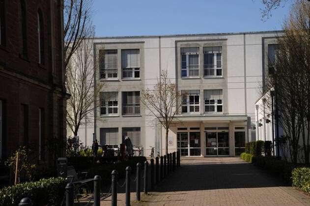 Die SHG Klinik Merzig am Dienstag (24.02.2020) in Merzig. Die Corona Partienten werden in einem Zelt voruntersucht, bevor sie in das Krankenhaus gebracht werden.