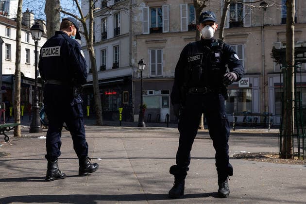 Paris, France, March 19, 2020 - Atmosphere in the streets of Paris after the head of state ordered people to stay home to stop the spread of Covid-19 - Police men wearing masks are conducting checks in the streets of the capital. They can impose a fine if people don t respect the rules of confinement.  Copyright: xAlexisxSciardx