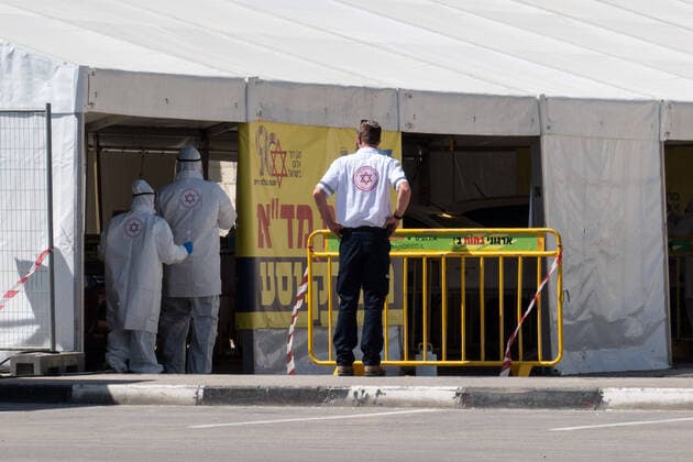 March 25, 2020, Jerusalem, Israel: Magen David Adom, serving as the Israeli Red Cross organization and leading EMS, operates drive through Coronavirus testing sites across the country. Some 5,000 tests have already been done in Israel with a count of 2,030 positive for COVID-19. Current death toll is 5. Jerusalem Israel - ZUMAa126 20200325_zap_a126_003 Copyright: xNirxAlonx