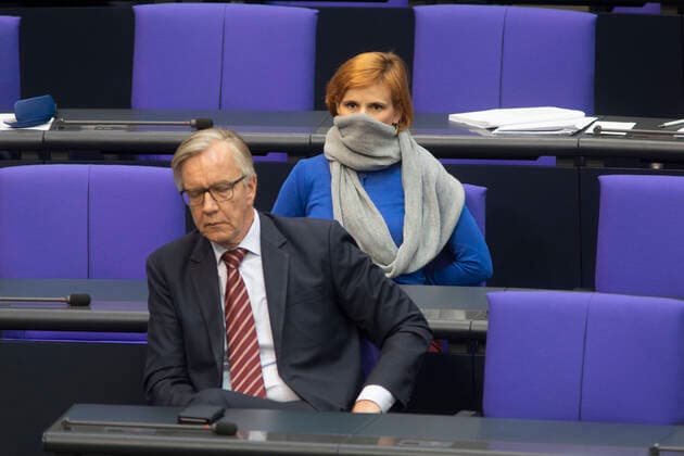 Bilder des Jahres 2020, News 03 März News Themen der Woche KW13 News Bilder des Tages Deutschland, Berlin, Bundestag, 154. Sitzung zur Corona-Krise, Dietmar Bartsch und Katja Kipping LINKE, 25.03.2020 *** Germany, Berlin, Bundestag, 154 Session on the Corona Crisis, Dietmar Bartsch and Katja Kipping LINKE, 25 03 2020