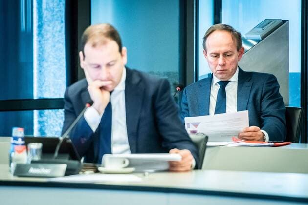 DEN HAAG, 23-03-2020, Coronavirus update for members of Dutch Parliament by RIVM and NIVC. PvdA Member of parliament Lodewijk Asscher and SGP Member of parliament Kees van der Staaij. Coronavirus update for members of Dutch Parliament  x7606286x Copyright: