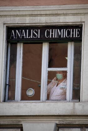 Rome, Employee of an analysis center at the window with Maschirina against Covid 19 Pictured: Pest control in Piazza San Giovanni  Copyright: xPieroxTenaglix xIPAx xPieroxTenaglix
