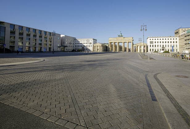 Der leere Pariser Platz vor dem Brandenburger Tor. Berlin, 25.03.2020 Berlin Deutschland