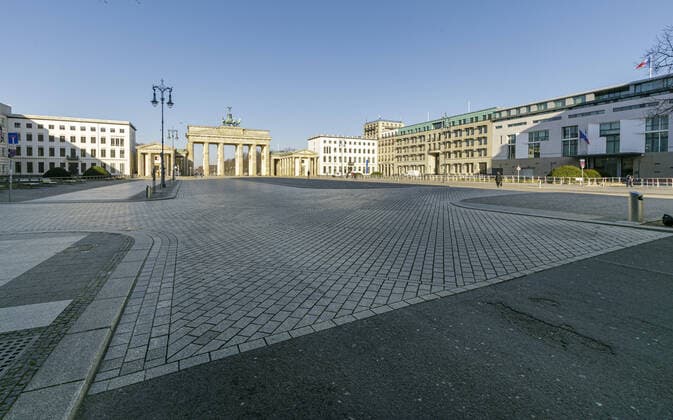 Der leere Pariser Platz vor dem Brandenburger Tor. Berlin, 25.03.2020 Berlin Deutschland